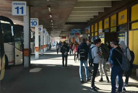 Zbog iseljavanja mladih Slavonski Brod u posljednjih 6 godina izgubio 8% stanovništva 06.11.2018., Slavonski Brod - Autobusni kolodvor u Slavonskom Brodu. Prema posljednjim objavljenim podacima Drzavnog zavoda za statistiku Grad Slavonski Brod u zadnjih sest godina izgubio je osam posto stanovnistva. Slicna situacija s iseljavanjem mladih obitelji je i s Pozegom i Siskom. Photo: Ivica Galovic/PIXSELL 