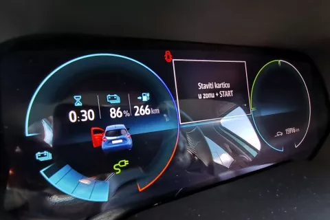 OSIJEK, 08. 10. 2020, Renault Zoe, elektricni automobil. Test, Auto Glas, E-punionica....snimio GOJKO MITIĆ