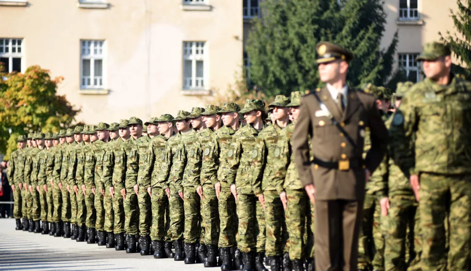 Poega, 20.10.2018 - Svečana prisega 23. narataja ročnika na dragovoljnom vojnom osposobljavanju odrana je u subotu, 20. listopada u Sreditu za temeljnu obuku u vojarni 123. brigade HV-a u Poegi, a u trećem ovogodinjem uputnom roku prisegnulo je 264 ročnika i 60 ročnica, ukupno njih 324, priopćeno je iz Ministarstva obrane (MORH).foto HINA/ MORH/ Mladen ČOBANOVIĆ/ ik