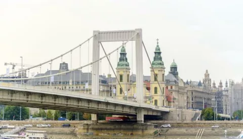 Elisabethbrucke/Erzsébet hid in the district of Pest. Budapest, 24.08.2019 | usage worldwide /DPA/PIXSELL