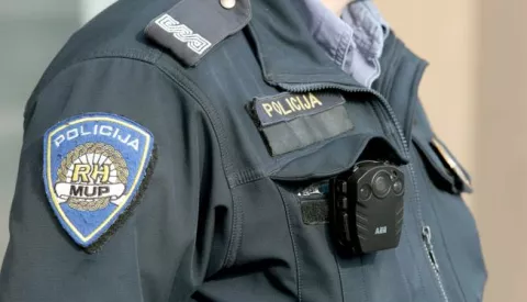 snimio Davor KIBEL,Osijek, 29.10.2015. Policija, policajac, kamera za snimanje zakačena na odoru