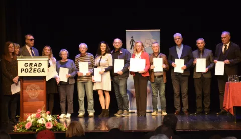 POŽEGAU povodu obilježavanja 70 godina rada Udruge slijepih grada Požege i Požeško-slavonske županije u Gradskom kazalištu održana je svečana sjednica i kazališna predstava "Varijacije" u izvedbi Kazališta slijepih i slabovidnih "Novi život" iz Zagreba. LISTOPAD 2024.NAGRAĐENI