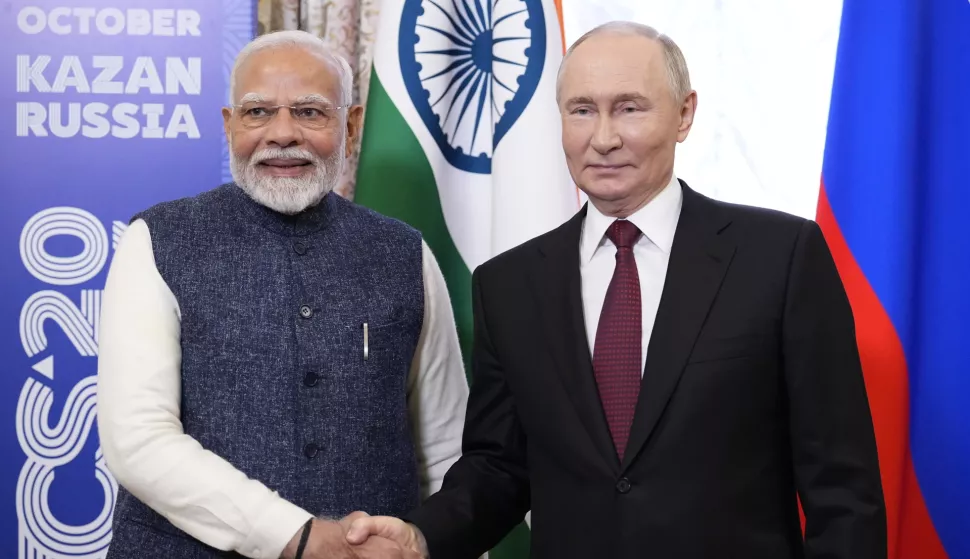 epa11674423 Russian President Vladimir Putin (R) and Indian Prime Minister Narendra Modi shake hands during their meeting on the sidelines of BRICS Summit at Kazan Kremlin in Kazan, Russia, 22 October 2024. The BRICS summit takes place from 22 to 24 October and is expected to be the largest foreign policy event ever held in Russia. EPA/ALEXANDER ZEMLIANICHENKO/POOL