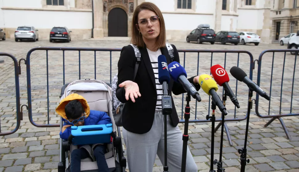 Zagreb, 23.10.2024 - Premijer Andrej Plenković primio je šestogodišnjeg Antu Mikulića, koji ima rijetku bolest Cornelia de Lange sindrom. Na fotografiji Ante Mikulić i njegova majka Marica Mikulić.foto HINA/ Denis CERIĆ /dc