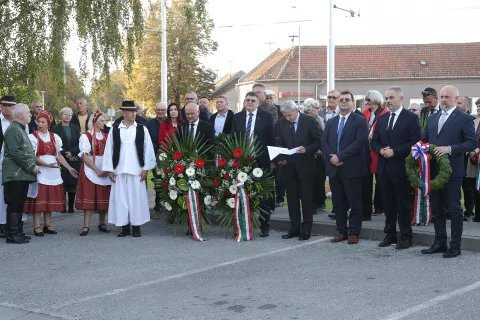 Osijek, 23. 10. 2024., Mačkamama, Mađarska revolucija, sjećanje, polaganje vijenacaSNIMIO BRUNO JOBST