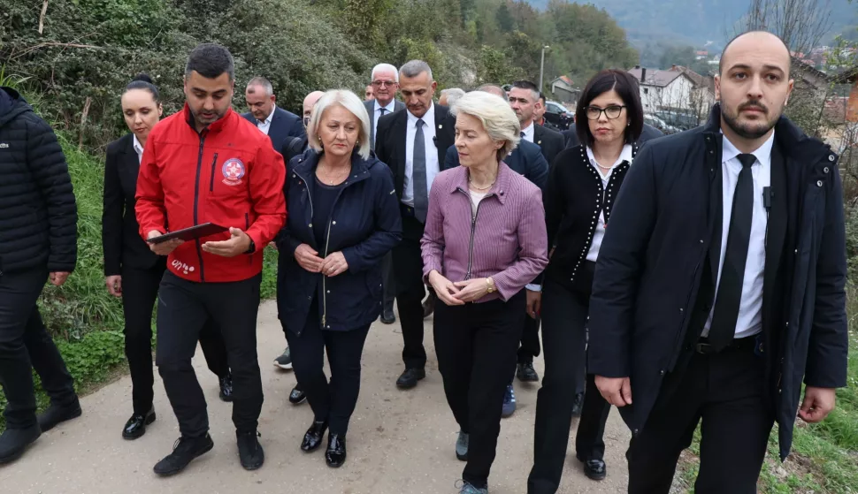 epa11680300 Chairwoman of the Council of Ministers of Bosnia and Herzegowina, Borjana Kristo (C-L) and European Commission President Ursula von der Leyen (C-R) inspect the flood-affected areas of Jablanica, Bosnia and Herzegovina, 24 October 2024. During the first day of her two-day visit to Bosnia and Herzegovina, von der Leyen toured areas affected by the flash floods that took place on October 3, 2024. EPA/EMANUEL SOCA BOSNIA AND HERZEGOVINA OUTBOSNIA AND HERZEGOVINA OUT