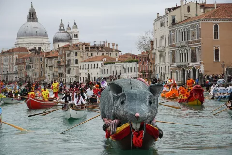 epa10448787 Boats sail during the water parade of 'Segni' (Sign), as part of the Venice Carnival, in Venice, Italy, 05 February 2023. The carnival in Venice is held from 04 February to 21 March 2023. EPA/Andrea Merola