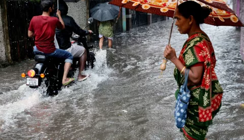 epa11682139 Indian commuters wade through a flooded street during rainfall, after Cyclone Dana hit the state of West Bengal, in Kolkata, India, 25 October 2024. Severe cyclonic storm 'Dana' is expected to impact mostly the eastern Indian state Odisha, and coastal districts of West Bengal, according to India Meteorological Department (IMD). More than 500,000 people have been relocated to cyclone shelters in Odisha, according to local authorities. EPA/PIYAL ADHIKARY