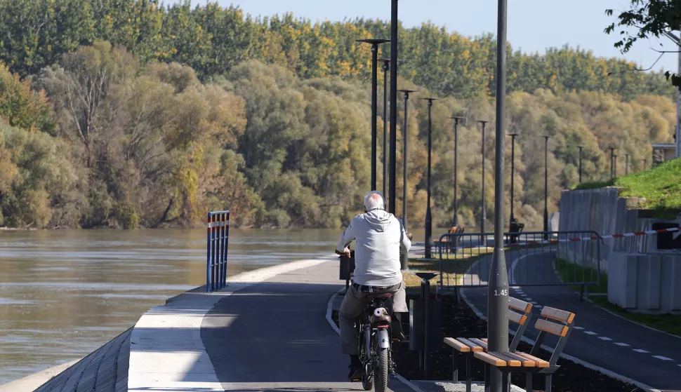 Osijek, 15. 10. 2024., promenada, spojena promenada, promenada uz Dravu, šetalište uz dravu, obilazakSNIMIO BRUNO JOBST