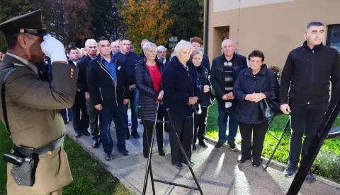 SLATINA, Vijence i upaljene lampione položili su roditelji poginulih hrvatskih branitelja i predstavnici ostalih braniteljskih i stradalničkih udruga, 25.10.2024., snimio Petar Žarković 