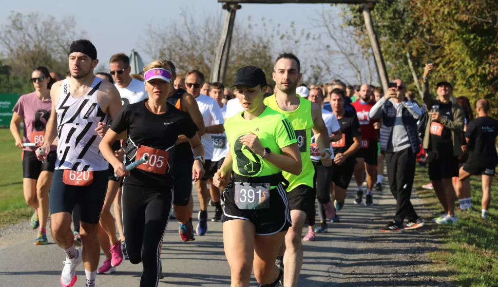 Kopačevo, 26. 10. 2024, 9. Baranjski Ferivi Polumaraton. Start 9. Baranjskog Ferivi Polumaratona, Utrka građana i štafeta "1/x"... snimio GOJKO MITIĆ