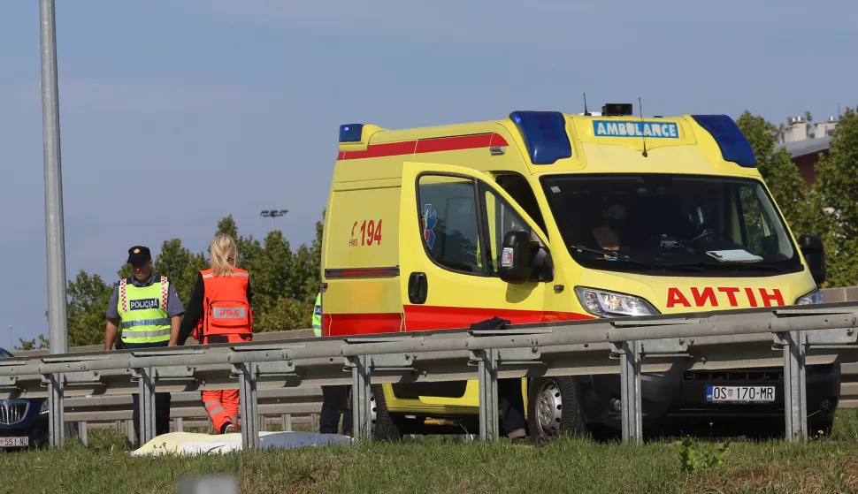 Osijek, 01. 09. 2021, Juzna obilaznica, juzni kolnicki trak, kod Stadionskog naselja. Prometna nesreca, ocevid, policija, vatrogasci, hitna.snimio GOJKO MITIĆ