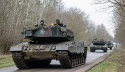 epa10424670 (FILE) - Polish soldiers in German-made 'Leopard 2' tanks advance at the Biedrusko Military training ground in Biedrusko, Western Poland, 24 March 2014 (reissued 23 January 2023). During a tour through the country, Polish Prime Minister Mateusz Morawiecki announced in Poznan on 23 January 2023, that Poland will 'formally ask Germany for permission to hand over some of its German-made Leopard 2 tanks to Ukraine', the Polish news agency PAP reported. EPA/JAKUB KACZMARCZYK POLAND OUT *** Local Caption *** 51297006