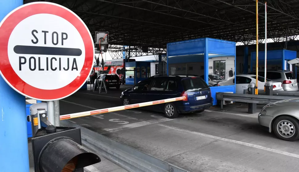 16.05.2021., Slavonski Brod - Guzve na ulazu u Hrvatsku na granicnom prijelazu s BiH u Slavonskom Brodu. rPhoto: Ivica Galovic/PIXSELL