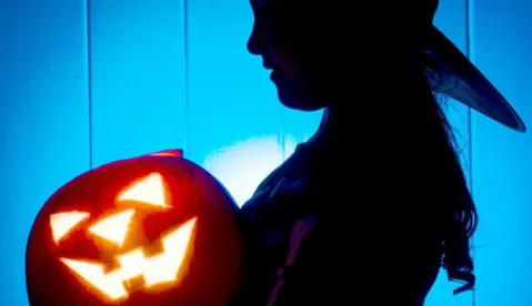 Halloween EDITORS PLEASE NOTE orange and blue gels were used to create this image. PICTURE POSED BY MODEL A young girl with a pumpkin as she prepares for Halloween. Danny Lawson Photo: Press Association/PIXSELL------2 color slbar