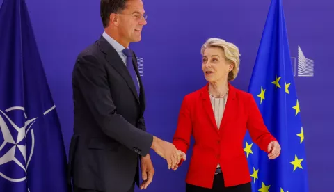 epa11690281 EU Commission President Ursula von der Leyen (R) receives NATO Secretary General Mark Rutte at the European Commission headquarters in Brussels, Belgium, 29 October 2024.  EPA/OLIVIER MATTHYS