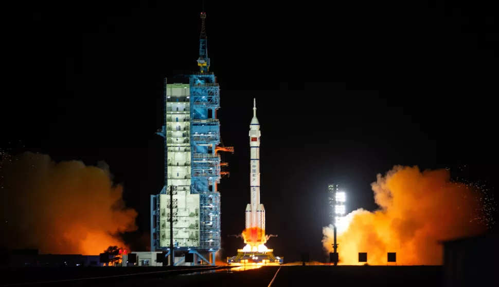 epa11691286 The Shenzhou-19 Manned Spacecraft launches near Jiuquan, Gansu Province, China, 30 October 2024. It is China's Manned Space Program's 33rd spaceflight mission. The Long March 2F carrier rocket and Shenzhou-19 Manned Spacecraft launched at 4:27 am, Beijing time. EPA/JESSICA LEE