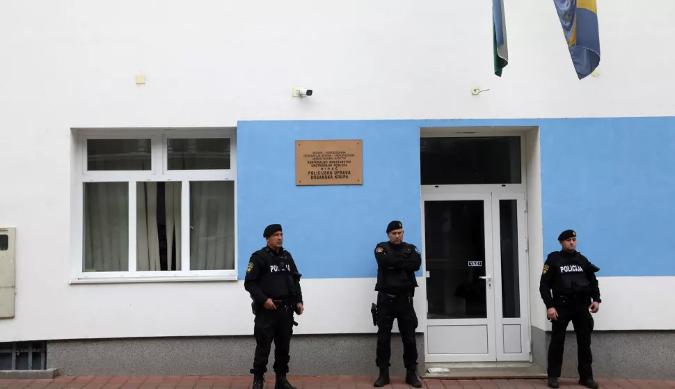 25.10.2024., Bosanska Krupa, Bosna i Hercegovina - Policijska postaja Krupa gdje e maloljetnik jednog poilicajca ubio, a drugog ranio. Photo: Edina Zuko/PIXSELL