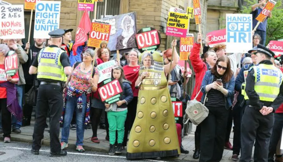 epa05972008 Protestors react ahead of the arrival of British Prime Minister Theresa May and leader of the British Conservative party to launch their manifesto at The Arches in Halifax, north west England on 18 May 2017. British Prime Minister Theresa May has called a snap general election for 08 June 2017. EPA/NIGEL RODDIS