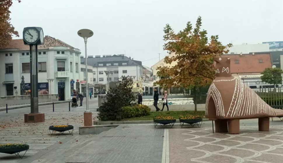 Vukovar, centar, pješačka zona, Trg RH