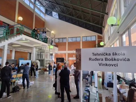 VINKOVCIU Tehničkoj školi Ruđera Boškovića održana je četvrta edukativna manifestacija RoboDan i Dan tehnologija.2024.