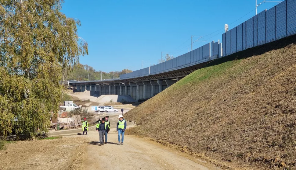 Križevci, 4.11.2024. - Ministar mora, prometa i infrastrukture Oleg Butković obišao je dijelove najznačajnijih završenih radova na najvećem željezničkom projektu koji se trenutno provodi u Hrvatskoj "Rekonstrukcija postojećeg i izgradnja drugog kolosijeka željezničke pruge na dionici Križevci – Koprivnica – državna granica". Početak obilaska bio je na lokaciji vijadukta Carevdar, a završio je na kolodvoru Lepavina. Na fotografiji vijadukt u Carevdaru.foto HINA/ Ozren ŠPIRANEC/ oš