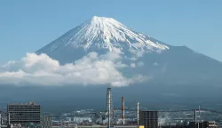 epaselect epa11394743 Mount Fuji is pictured in Fuji City, Shizuoka prefecture, Japan, 10 April 2024 (issued 07 June 2024). On 07 June, Masahiro Kubota of the Fuji City Exchange and Tourism Division confirmed that a metal fence will be installed in July to block tourists' access to a famous photo spot at Mount Fuji Dream Bridge. In the meantime, the city installed temporary toilets and a parking lot to cope with the flow of foreign tourists. EPA/JIJI PRESS JAPAN OUT EDITORIAL USE ONLY/