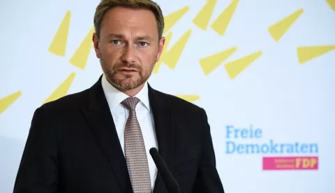 epa06857422 Leader of the Free Democratic Party (FDP) and the parliamentary group, Christian Lindner, gives a media statement prior to the FDP faction meeting at the German parliament in Berlin, Germany, 02 July 2018. The Christian Democratic Union (CDU) and its sister party CSU are engaged in a heated debate over Europe's future course in refugee policy causing a severe government crisis. Opposition parties keep commenting on the government crisis EPA/CLEMENS BILAN