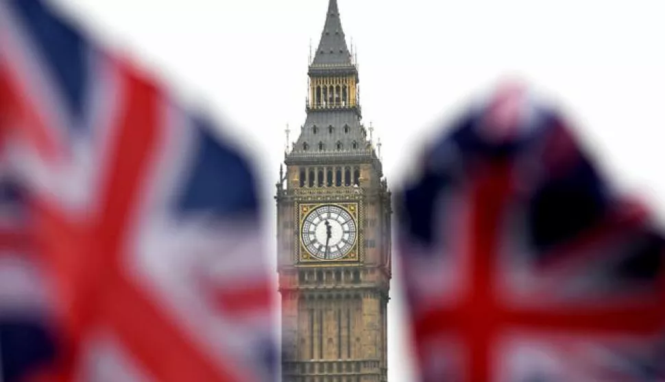 epa05752020 The Union Jack flies near parliament and Big Ben in London, Britain, 26 January 2017. The British Government has published its bill seeking parliament's approval to formally trigger Article 50 and begin the process of the UK leaving the European Union (EU). EPA/ANDY RAIN