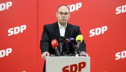 Zagreb, 09.11.2024 - Radi jednog glasa viška na izbornom mjestu Pešćenica-Žitnjak, izbori za predsjednika Gradske organizacije SDP-a Grada Zagreba će se u na tom mjestu ponoviti. Na slici predsjednik gradske izborne Komisije Jani Pravica dao je izjavu za medije.foto HINA/ Damir SENČAR/ ds