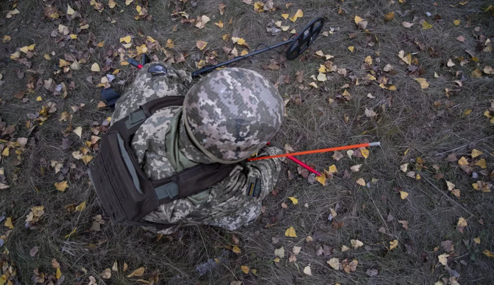 epa11715746 A Ukrainian soldier attends a training to become a sapper - also known as combat engineer - at the Ukrainian Ministry of Defence training center in the Chernihiv region, Ukraine, 01 November 2024 (issued 12 November 2024). The Ukrainian State Demining Service claims to have destroyed more than 200,000 explosive objects since the beginning of the Russian invasion of Ukraine in February 2022. Soldiers deployed on the frontline, as well as civilians working in rural areas near the front, are constantly exposed to landmines. According to the United Nations Development Programme (UNDP), Ukraine is currently the most mined country in the world, with estimates suggesting that up to 23 percent of its territory may be contaminated by landmines and unexploded ordnance. EPA/MARIA SENOVILLA