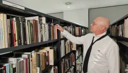 Goran Rem darivao vinkovačku knjižnicu svojom stručnom bibliotekom