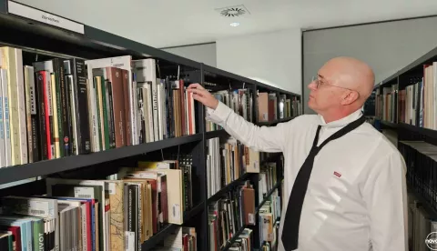 Goran Rem darivao vinkovačku knjižnicu svojom stručnom bibliotekom