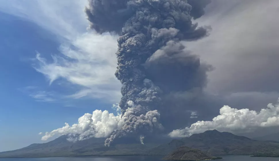 epa11710567 A handout photo made available by the National Board for Disaster Management (BNPB) shows the Lewotobi Laki-Laki volcano spewing volcanic materials during an eruption as seen from Titihena, East Flores, East Nusa Tenggara province, Indonesia, 09 November 2024. The volcano spewed volcanic thick smoke as high as 6000 meters up in the air during the eruption and remains at the highest alert level following the eruption on 04 November that killed nine people according to the Vulcanology and Geological Disaster Mitigation Center (PVMBG). EPA/BNPB/HANDOUT HANDOUT, EDITORIAL USE ONLY, NO SALESHANDOUT EDITORIAL USE ONLY/NO SALES