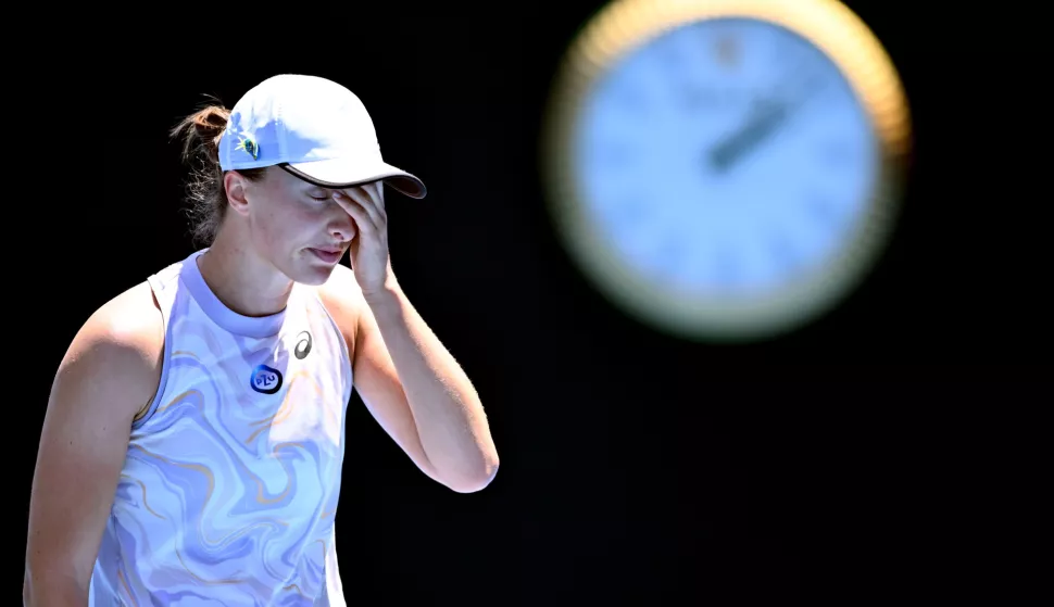 epaselect epa10421558 Iga Swiatek of Poland reacts following her loss to Elena Rybakina of Kazakhstan during her 4th round match during the 2023 Australian Open tennis tournament at Melbourne Park in Melbourne, Australia, 22 January 2023. EPA/JOEL CARRETT AUSTRALIA AND NEW ZEALAND OUT