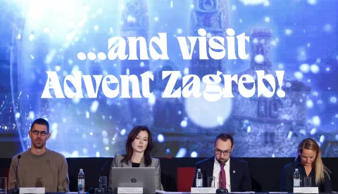 Zagreb, 13.11.2024 - Turistička zajednica grada Zagreba na konferenciji za novinare predstavila je sve novosti ovogodišnjeg Adventa Zagreb. Na slici direktorica Turističke zajednice Grada Zagreba Martina Bienenfield, zagrebački gradonačelnik Tomislav Tomašević, Zoran Đukić (L), kreativna producentica Ana Mikin (D).foto HINA/ Damir SENČAR/ ds