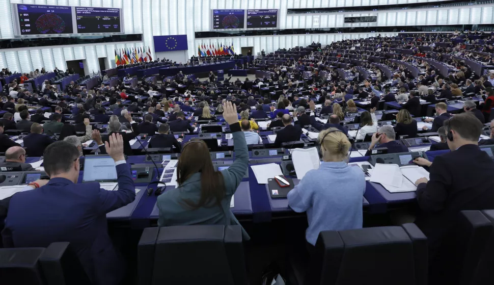 epa11676950 Members of the European Parliament vote during a session in Strasbourg, France, 23 October 2024. The EU Parliament's session runs from 21 to 24 October 2024. EPA/RONALD WITTEK