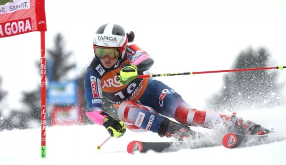 epa11060353 Zrinka Ljutic of Croatia in action during the first run of the FIS Alpine Skiing World Cup in Kranjska Gora, Slovenia, 06 January 2024. EPA/ANTONIO BAT