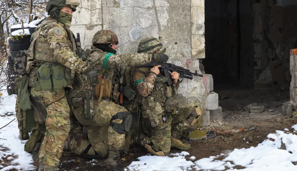 epa11721061 Servicemen of the 57th Brigade of the Ukrainian Ground Forces attend military training on a shooting range in the Kharkiv area, northeastern Ukraine, 14 November 2024, amid the Russian invasion. Russian troops entered Ukrainian territory on 24 February 2022, starting a conflict that has provoked destruction and a humanitarian crisis. EPA/SERGEY KOZLOV 68582