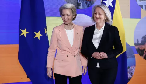 epa11682161 Chairwoman of the Council of Ministers of Bosnia and Herzegovina, Borjana Kristo (R) welcomes European Commission President Ursula von der Leyen (L) ahead of their meeting in Sarajevo, Bosnia and Herzegovina, 25 October 2024. Ursula von der Leyen is on an official visit to Bosnia and Herzegovina as part of her trip to Western Balkans to discuss Western Balkan countries' progress on the EU path. EPA/HAZIM ALJOVIC BOSNIA AND HERZEGOVINA OUT