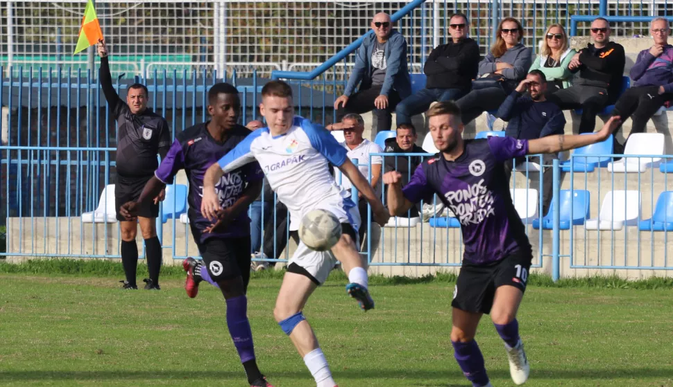 Osijek, 19. 10. 2024, Igralište u Donjem gradu. Nogomet, Olimpija - BSK (Bizovac), Prva ŽNL Osječko- Baranjska.snimio GOJKO MITIĆ