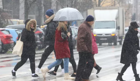 Osijek, 27. 01. 2023, Ulica Hrvatske Republike. Pjesacki prijelaz i snjeg koji jos uvijek pada. Slobodnjak.snimio GOJKO MITIĆ