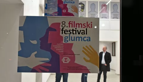 Vinkovci, 21.11.2024. - U Gradskom kazalištu "Joza Ivakić" Vinkovci otvoren je 8. Filmski festival glumca u organizaciji i produkciji Umjetničke udruge Asser Savus. Nakon protokolarnog dijela uslijedila je projekcija filma "Sveta obitelj" redateljice Vlatke Vorkapić, koja je scenarij napisala u suradnji s glumicom, kostimografkinjom i šminkericom Slavicom Šnur.foto HINA/ Gordan PANIĆ/ ml