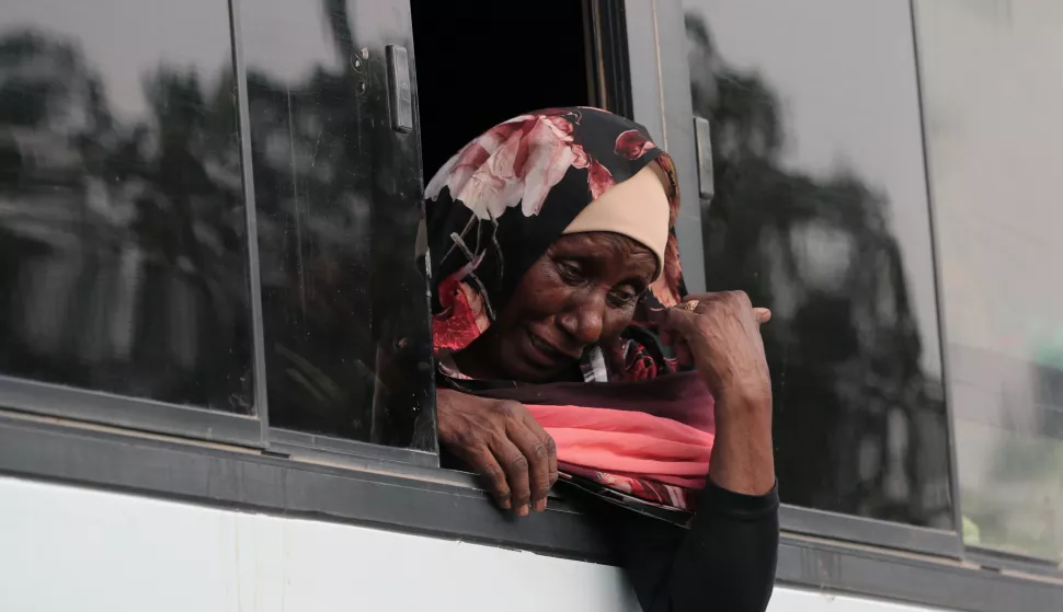 epa10635326 People fleeing from Sudan arrive at the Qastal Land Port crossing between Egypt and Sudan, near Abu Simbel, southern Egypt, 17 May 2023. According to the United Nations, some 200,000 people have fled Sudan since 15 April after an armed conflict erupted between the Sudanese military and the RSF (Rapid Support Forces) militia. EPA/KHALED ELFIQI