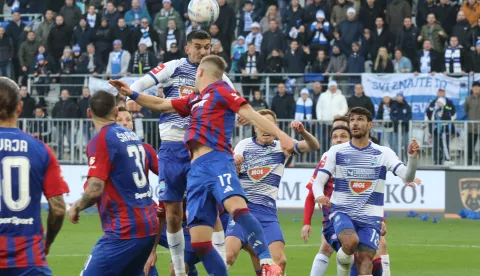 Osijek, 24. 11. 2024, Opus Arena, nogmoet, SupeSport HNL, Osijek - Hajduk. Arnel Jakupović (17).snimio GOJKO MITIĆ