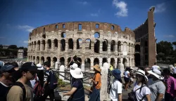 epa10802756 Tourists visit the Colosseum Archaeological Park and the Imperial Forums, in Rome, Italy, 16 August 2023. EPA/ANGELO CARCONI