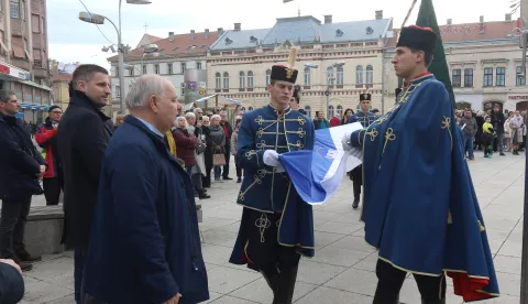 Osijek, 01. 12. 2023, Trga Ante Starcevica, svecano podizanje gradskog stijega. Ivan Radic, Tihomri Florijancic, Dragan Vulin i Jasenka Crnkovic.snimio GOJKO MITIĆ