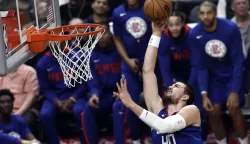 epaselect epa10277952 Los Angeles Clippers center Ivica Zubac in action during the first quarter of the NBA basketball game between Houston Rockets and the Los Angeles Clippers at the Crypto.com Arena in Los Angeles, California, 31 October 2022. EPA/ETIENNE LAURENT SHUTTERSTOCK OUT