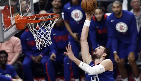 epaselect epa10277952 Los Angeles Clippers center Ivica Zubac in action during the first quarter of the NBA basketball game between Houston Rockets and the Los Angeles Clippers at the Crypto.com Arena in Los Angeles, California, 31 October 2022. EPA/ETIENNE LAURENT SHUTTERSTOCK OUT