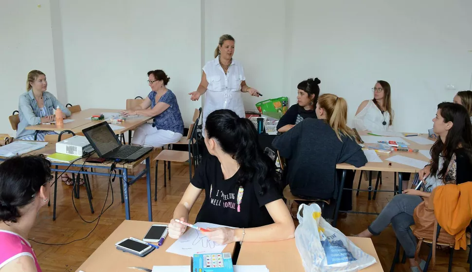 osijek, 3 srpnja 2018, 9.15 sati - kampus, Akademija, zgrada Likovne kulture, kabinet 9, Predavanje i radionica art terapije - do&scaron;li gosti iz SAD-a, Novinar: Danijel Miklić
snimio zdenko pu&scaron;ić